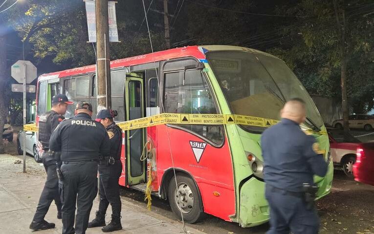 Encuentran a mujer sin vida en autobús abandonado en Benito Juárez