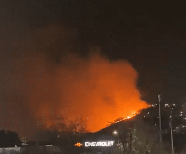 Fuerte incendio en la frontera de Tlalnepantla y Atizapán