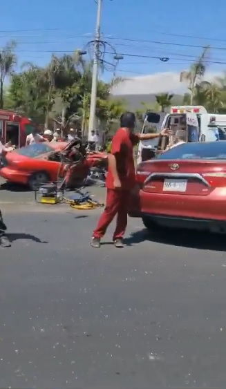 Fuerte accidente automovilístico deja varios lesionados en la carretera Atlixco-Puebla