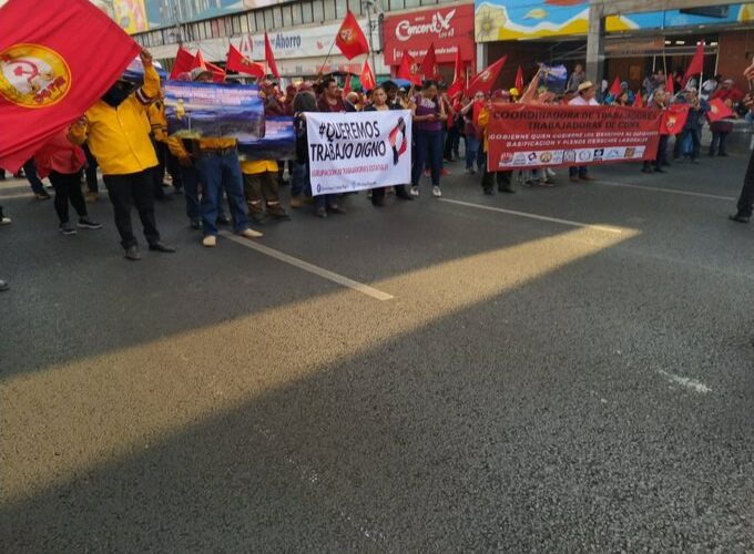 Trabajadores del Gobierno de CDMX Bloquean Calzada de Tlalpan