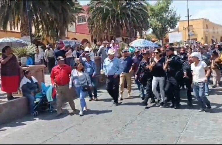 Retenida la Alcaldesa de Tepeapulco: Protesta por la Perforación de un Pozo (Video)
