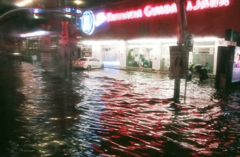 Inundaciones afectan toda la Avenida Insurgentes en Tlalpan 