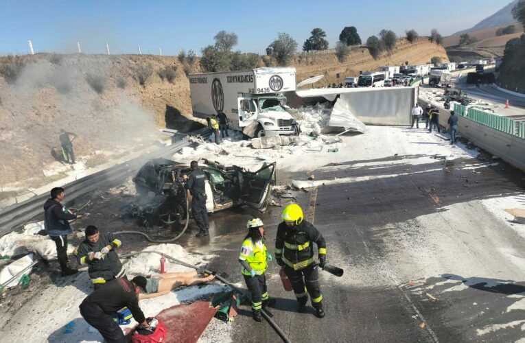 Aparatoso accidente de tráiler provoca cierre de la autopista México – Puebla