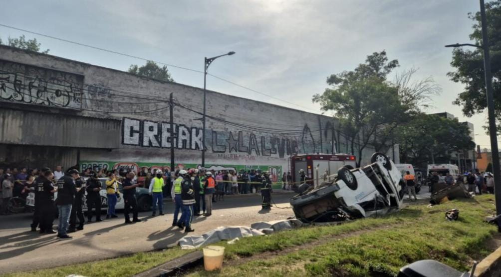 Volcadura en Iztapalapa, CDMX: 2 Muertos, 20 Heridos