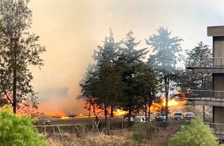 Incendio en el campus San Lorenzo Tezonco de la UACM obliga a desalojar a la comunidad académica