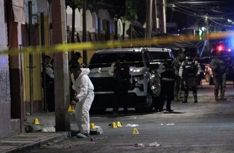 Asesinan a exreo y atacan con ácido a su hija en Iztapalapa