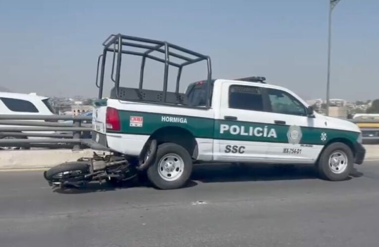 Motociclista impacta a vehículo de la policía en el Puente de La Concordia, Iztapalapa