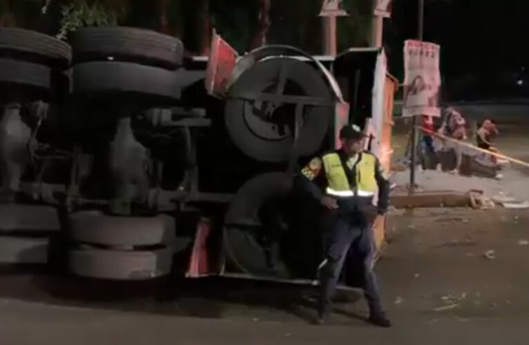 Tránsito lento tras volcadura de camión en alcaldía Azcapotzalco