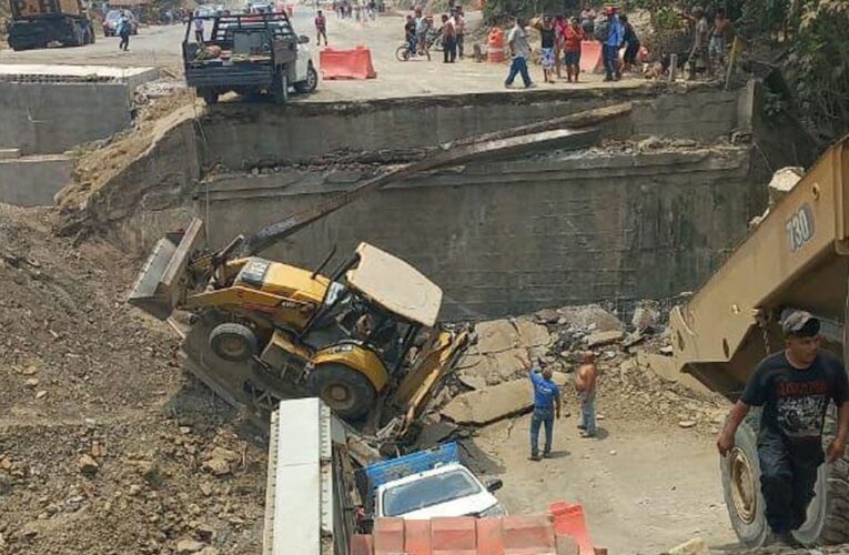 Colapsa puente en construcción en Tamazunchale, San Luis Potosí