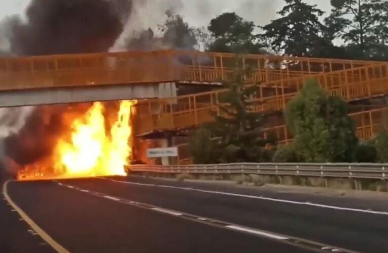 Muere persona en choque e incendio en Arco Norte, Atlacomulco-Acambay