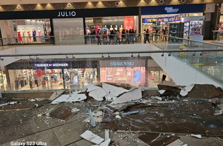 Desprendimiento de plafones en centro comercial