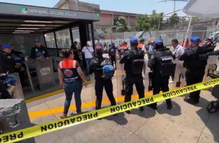 Autoridades del metro CDMX despliegan operativo para liberar accesos en la estación Garibaldi