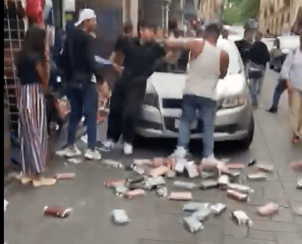 Enfrentamientos entre vendedores ambulantes y automovilistas en Cuernavaca