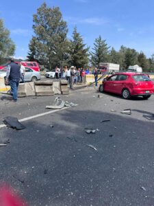 Fuerte choque paraliza la autopista Chamapa-Lechería