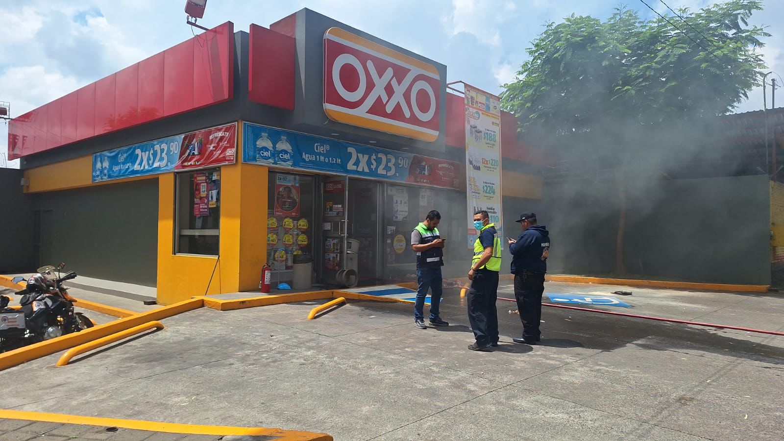 Uruapan: operativo en acción tras incendios y vandalismo a tres Oxxos