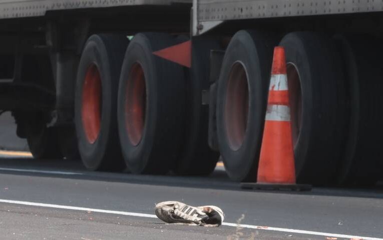 Tragedia en el circuito exterior mexiquense: Hombre muere atropellado por automovilista que huyó