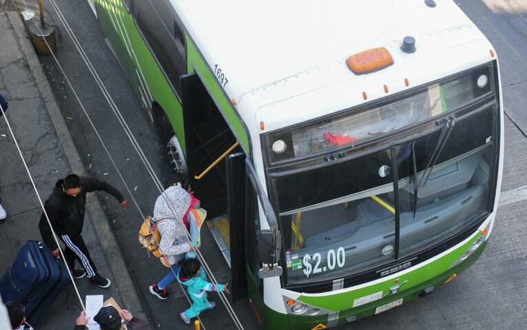 Conflicto por un asiento en el camión termina en agresión con gas pimienta en Pantitlán