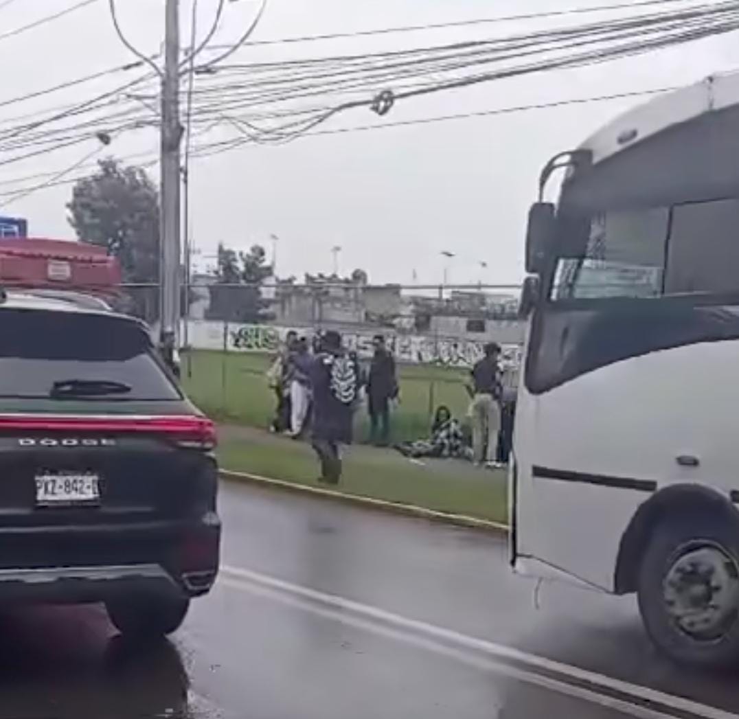 Usuarios en redes reportan accidente entre dos autobuses en Toluca