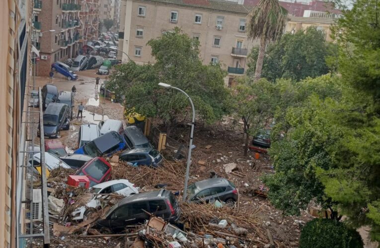 Muerte y destrucción en Valencia, España tras efectos de la DANA