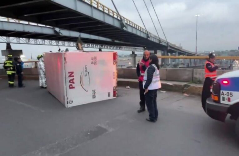 Camioneta de carga casi cae de puente vehicular en las inmediaciones del aeropuerto capitalino