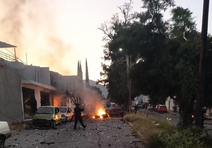 Explosión de coche bomba frente a la Secretaría de Seguridad en Acámbaro, Guanajuato