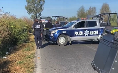 Encuentran cadáver envuelto en cobijas y plástico en la carretera Tláhuac-Chalco