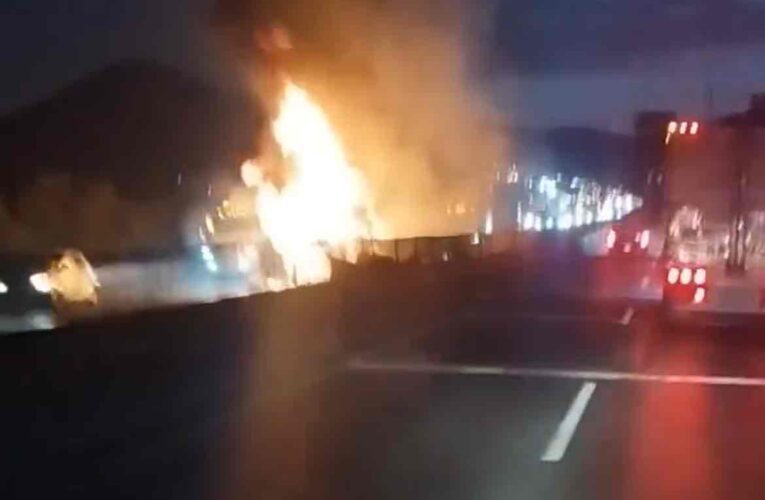 Incendio de tráiler provoca cierre parcial en la autopista México-Querétaro