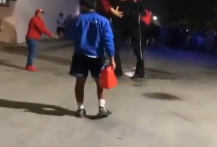 (Video) Efigie de Ángela Aguilar quemada en Cancún