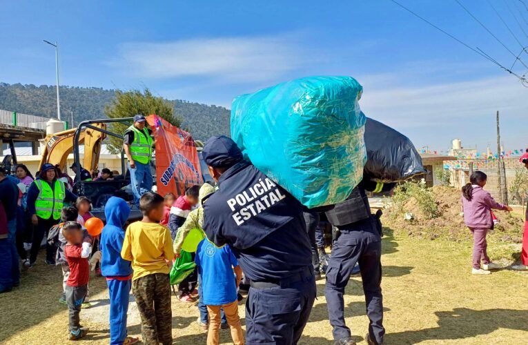 ENTREGA SECRETARÍA DE SEGURIDAD DEL ESTADO DE MÉXICO JUGUETES Y ROPA A 800 NIÑAS Y NIÑOS EN CONDICIONES DE VULNERABILIDAD