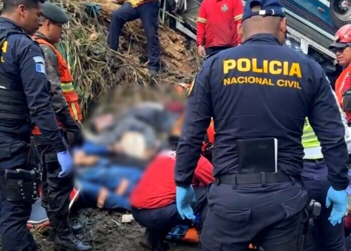 Tragedia en Guatemala: autobús cae a un barranco y deja decenas de muertos