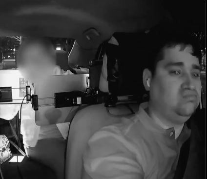 Video | Mujer amenaza a conductor de taxi por aplicación
