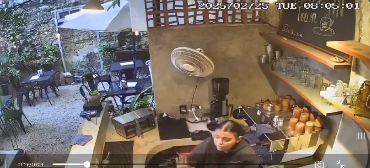 Video | Extranjero amenaza de muerte a empleada en Mérida