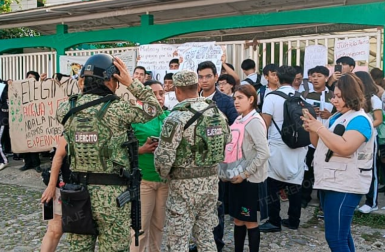 Gobernador de Tabasco disuelve protesta estudiantil