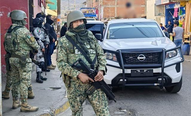 Detienen con uso de fuerza al periodista Álvaro Cuitláhuac López en Oaxaca