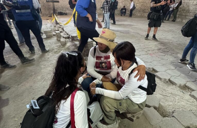 Videos | Madres buscadoras ingresan tras romper cerco del rancho Izaguirre