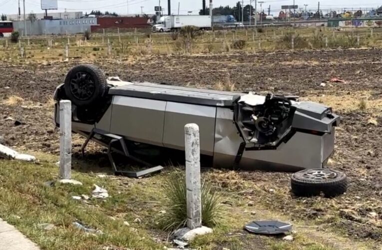Jovencita que conducía Tesla Cybertruck de 2 mdd termina volcada en Toluca