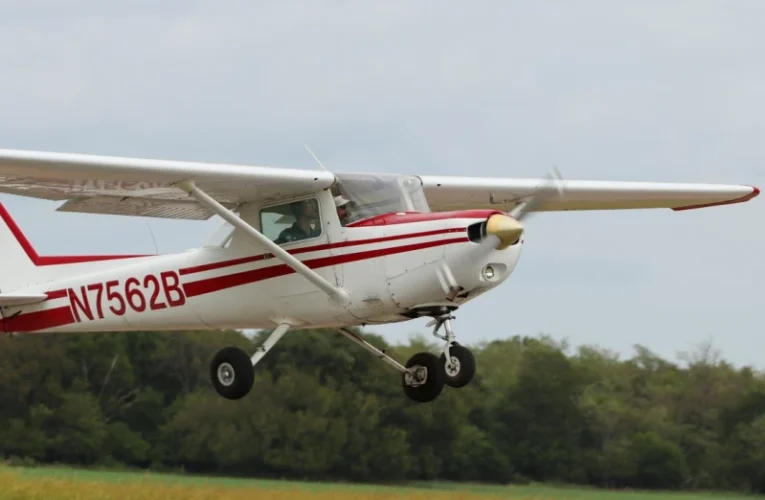 Avión se estrella y causa incendio en San Diego