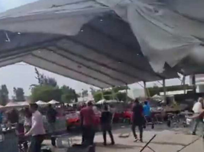 Colapsa estructura en la Feria del Libro de Nezahualcóyotl