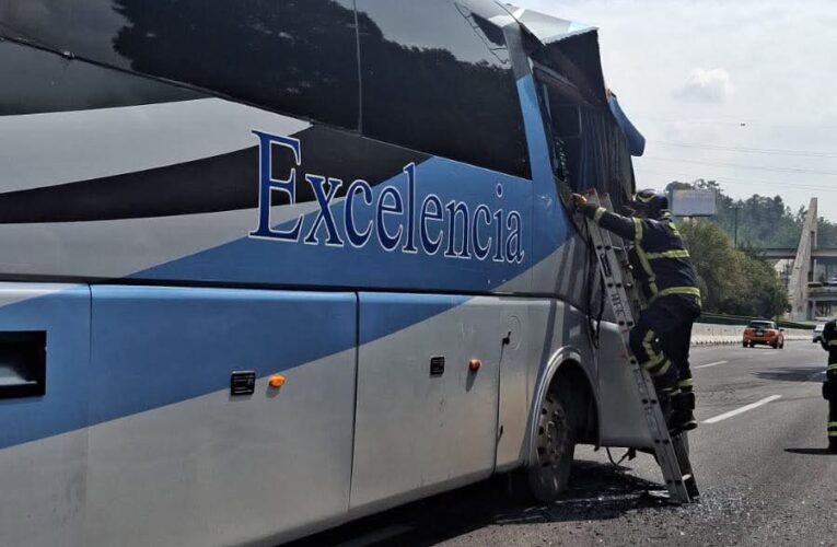 Choque en la México-Toluca deja varios heridos y caos vial
