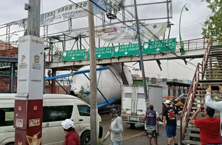 Tráiler derriba puente en López Portillo, Tultitlán