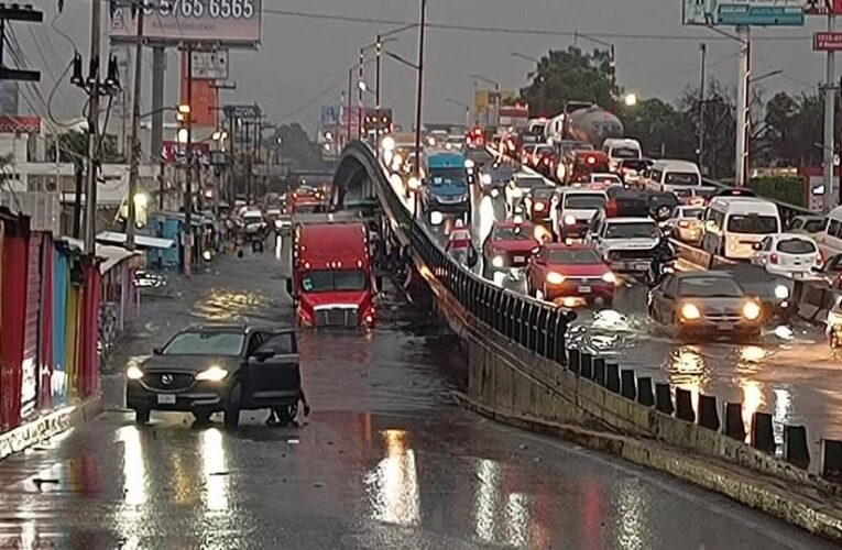 Videos | Metepec bajo el agua Varios fraccionamientos y avenidas colapsadas