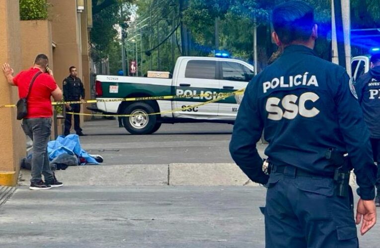 Se registra asesinato de mujer frente a restaurante en alcaldía GAM, CDMX