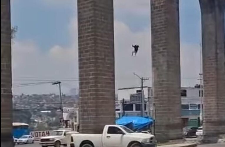 (VIDEO) Tragedia en Naucalpan: Hombre pierde la vida al arrojarse desde “Los Arcos” en el Acueducto de Los Remedios
