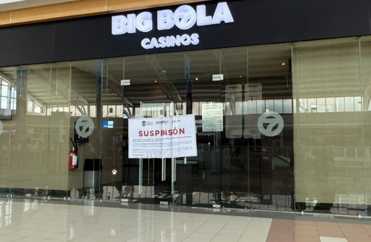 Clausuran casino Big Bola en Galerías Metepec tras muerte de un adulto mayor