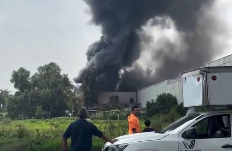 video | Incendio en Tultitlán provoca explosiones y evacuaciones