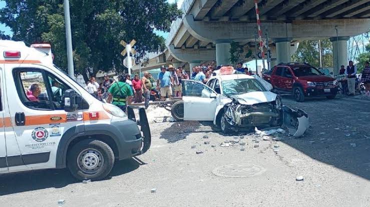 Tragedia en Irapuato: tren embiste vehículos en dos cruces; 6 muertos y 2 heridos