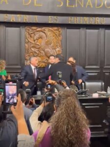Video | ¡Se agarran a madrazos Noroña y Alito en el Senado!