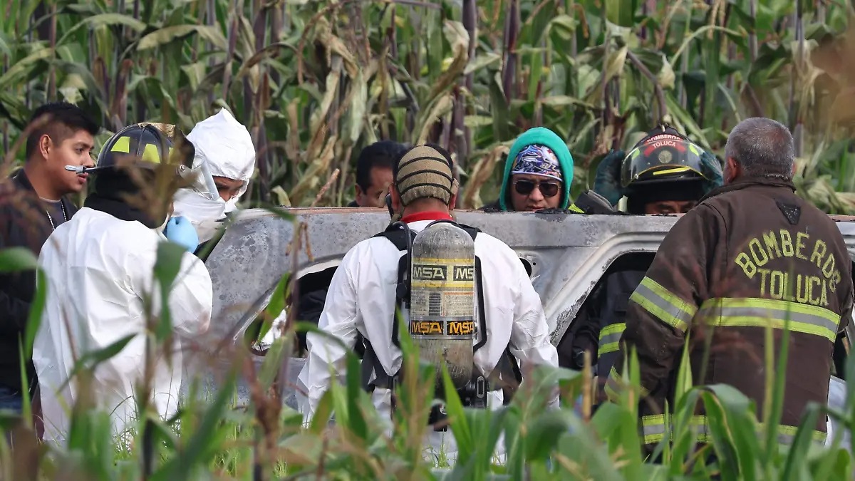 Auto llamas cuerpo Toluca