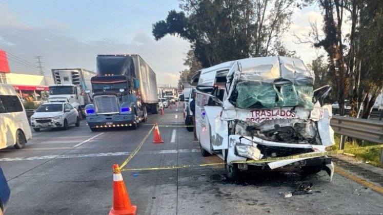 Choque de ambulancia en la México–Querétaro deja dos muertos y nueve heridos