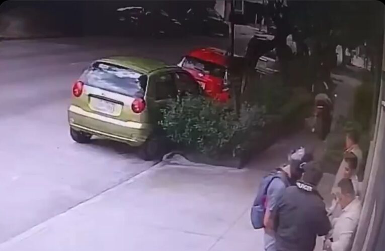 Video | Asalto en 30 segundos indigna a vecinos de la Del Valle
